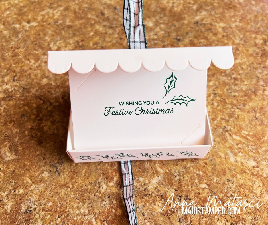 The inside of the Scallop Gift Card box with text "wishing you a festive Christmas)